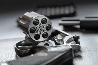 .357 Kalibre Revolver Tabanca, Revolver açık mermi koymak için hazır