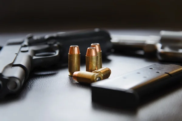 .45 Caliber hollow point bullets near handgun and magazine on le — Stock Photo, Image