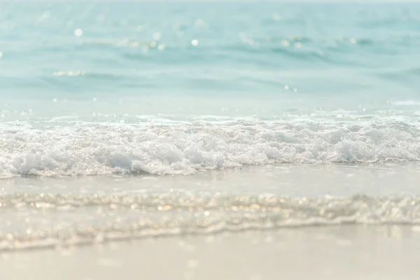 Nahaufnahme schöne Welle am Strand — Stockfoto