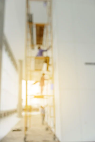 Abstract blur image of Two workers working on scaffolding in building — Stock Photo, Image