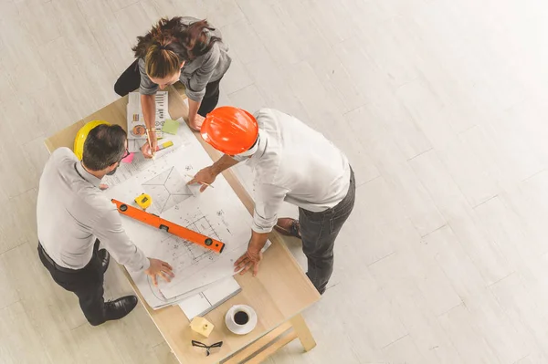 Vista Superior Reunión Del Equipo Ingenieros Para Proyecto Arquitectónico Arquitectos — Foto de Stock