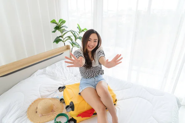 Young Asian Woman Summer Casual Clothes Smiling Relaxing Mood Sitting — Stock Photo, Image