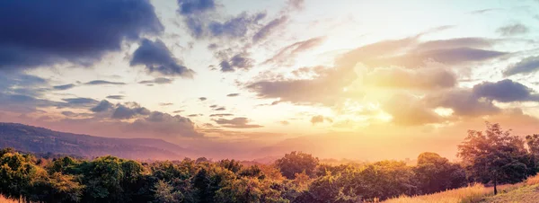 Panorama Der Landschaft Bergtal Während Des Sonnenuntergangs Natürliches Outdoor Hintergrundkonzept — Stockfoto