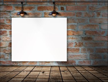 Bilgi iletisi için tuğla duvar ve ahşap katta boş çerçeve