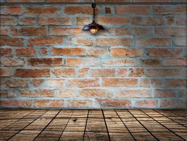 Zemin ahşap ile tuğla duvar arka lamba