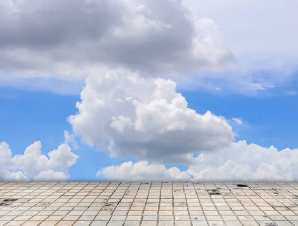 Paving tile floor with cloud and blue sky — Stock Photo, Image
