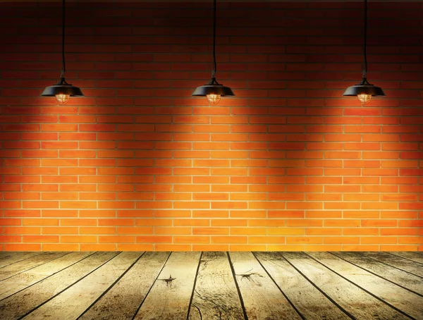 Zemin ahşap ile tuğla duvar arka lamba