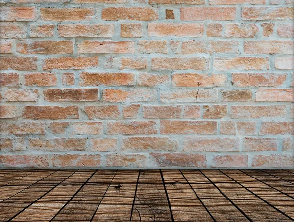 Parete di mattoni sul pavimento in legno Camera stile moderno interno — Foto Stock