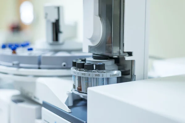 Otomatik Örnekleyici tepsi şişeleri.