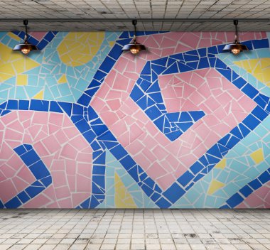 Renkli Mozaik çini, ürün görüntüleme için şablon ile boş odada lamba