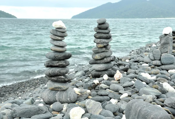 Pierres empilées sur l'île de HIN NGAM, parc national de TARUTAO, Thaïlande — Photo