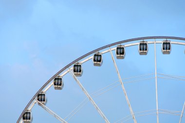 Dönme dolap beyaz renk