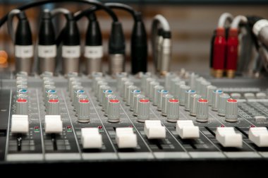 Ses karıştırıcı kontrol paneli, ses kontrollerinin kapatılması