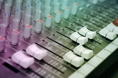 Ses karıştırıcı kontrol paneli, ses kontrollerinin kapatılması