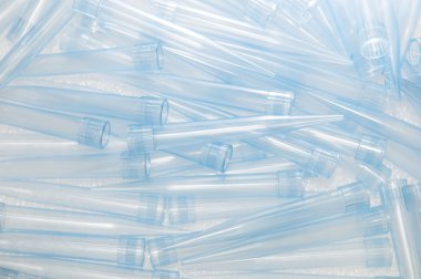 Birçok plastik pipet