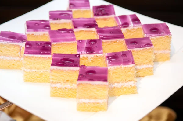 Vanilla cake pieces with blueberry — Stock Photo, Image