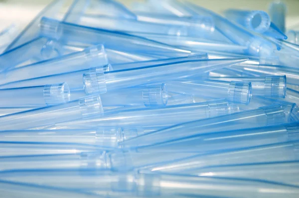 Muchas pipetas de plástico — Foto de Stock