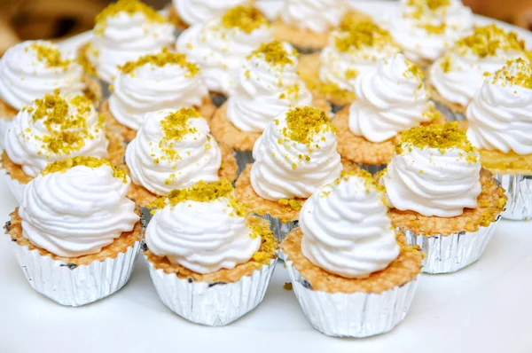 Cupcakes met witte botterroom — Stockfoto