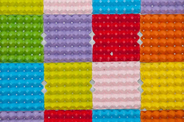 Bandeja de ovo de papel, fundo colorido — Fotografia de Stock