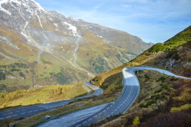 Alp dağlarında dağ yolu. Hohe Tauern'in Milli Parkı. Grossglockner yüksek Alp Road, Avusturya