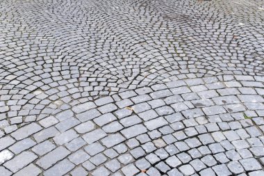 Balık ölçek deseni ile granit kaldırım