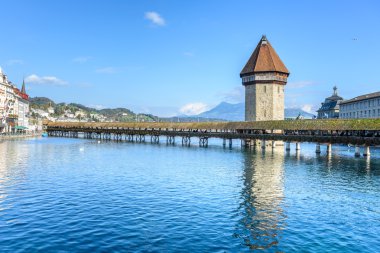 Görünümünü ünlü Şapel köprüden Lucerne, İsviçre