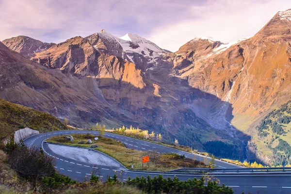 Högalpina väg i Alperna bergen. Nationalparken Hohe Tauern. Grossglockner hög alpina Road, Österrike — Stockfoto