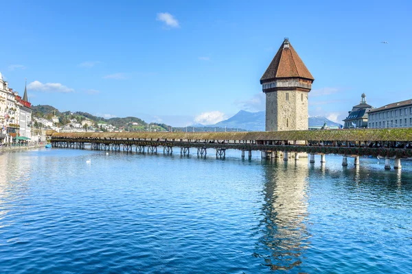 Vue du célèbre pont de la Chapelle à Lucerne, Suisse — Photo