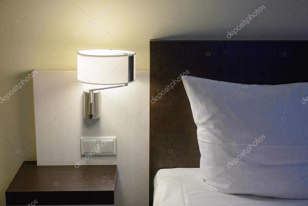 Muur lamp in moderne slaapkamer — Stockfoto © bigy00 #70126017 Muur lamp in moderne slaapkamer — Stockfoto © bigy00 #70126017