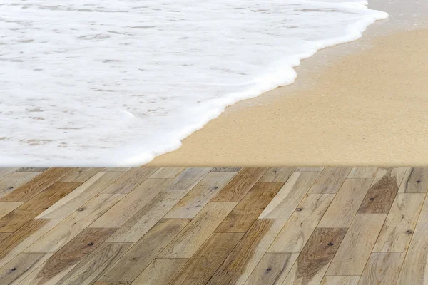 Drewniany taras nad morzem — Zdjęcie stockowe