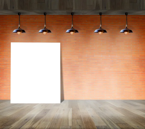 Marco en blanco en la pared de ladrillo y piso de madera para el mensaje de información —  Fotos de Stock