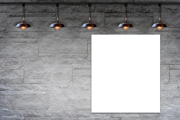 Marco en blanco en piedra de granito pared de ladrillo decorativo con lámpara para mensaje de información —  Fotos de Stock