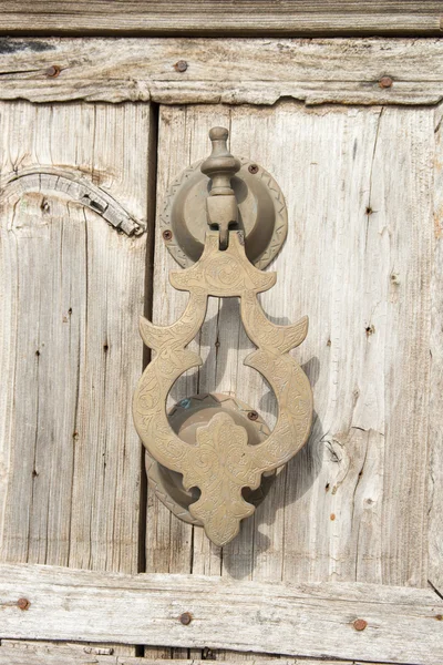 Old knocker on a wood door, Morocco style — Stock Photo, Image