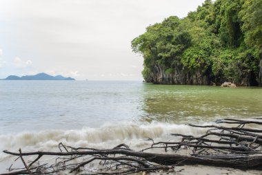 Plaj ve kayalıklarla Yong Ling Beach, Tayland
