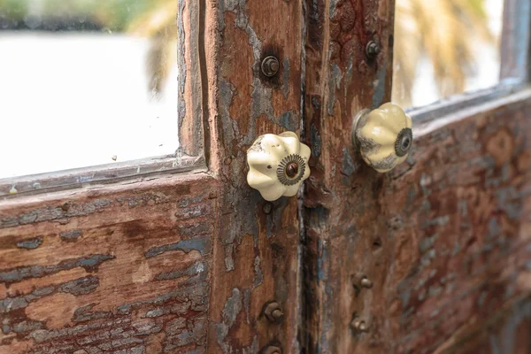 Classic door handle on wooden door — Stock Photo, Image