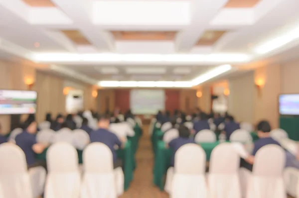 Pessoas na sala de conferências desfocadas — Fotografia de Stock