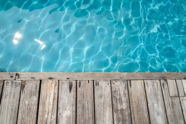 Terrasse en bois sur piscine — Photo