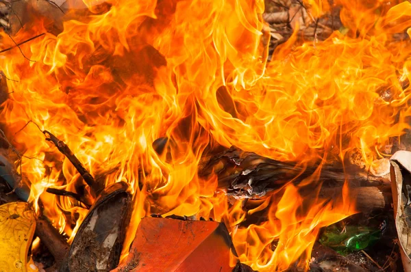 Les fier détruisent tout et très chaud — Photo