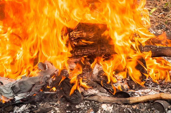 Les fier détruisent tout et très chaud — Photo