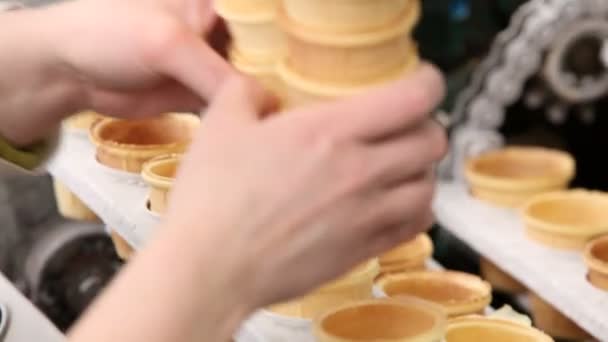 アイスクリームの自動生産ライン — ストック動画