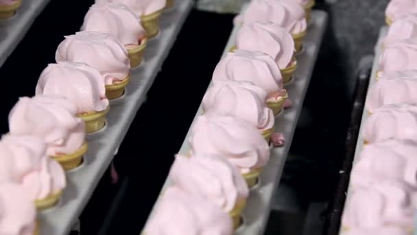 Línea de producción automática de helados — Vídeo de stock