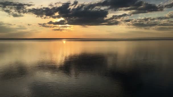 Solnedgang over havet tid bortfalder – Stock-video