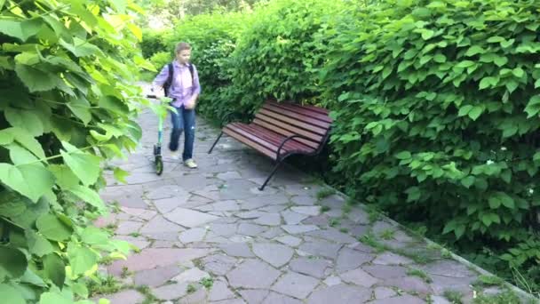 Boy sits on a bench and calling by mobile phone — Stock Video