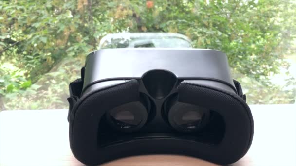 Óculos VR na mesa 4K — Vídeo de Stock