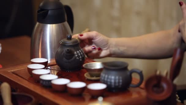 Традиционная чайная церемония — стоковое видео