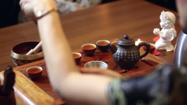 Ceremonia tradicional del té chino — Vídeos de Stock