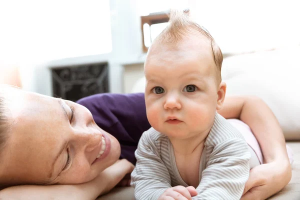 Happy mother looking at her baby — Stock Photo, Image