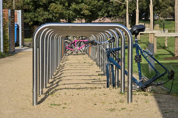 Beautiful Closeup Low Ground View Bike Parking Rack Tubes Aligned — Stock Photo, Image