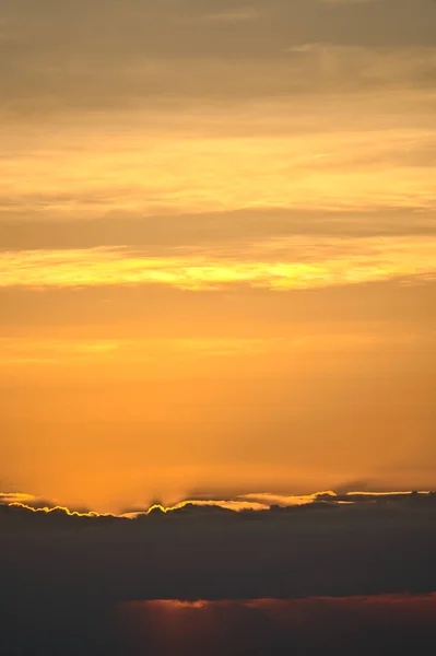 Piękny Pomarańczowy Zachód Słońca Zachmurzone Niebo Nad Wzgórzami Dublinie Góry — Zdjęcie stockowe