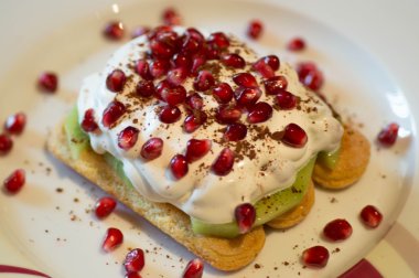 Taze hazırlanmış krem tatlı